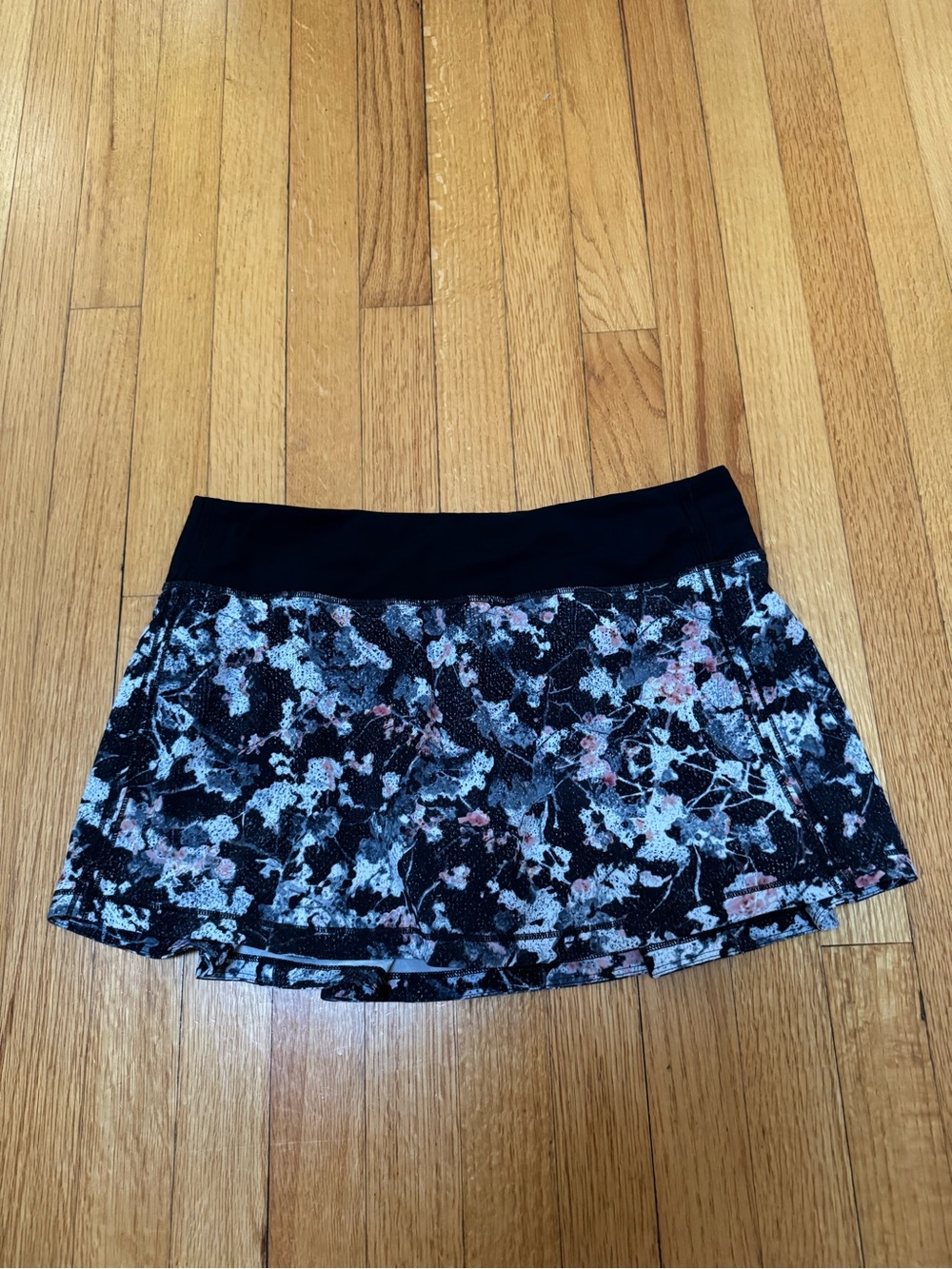 Lululemon Pace Rival‎ Skirt Spring Bloom Multi Black Size 8 EUC